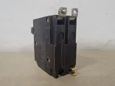 USED SQUARE D QOB220