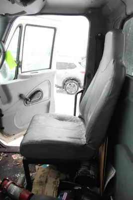 INTERNATIONAL 4300 DT466 BOX TRUCK | Levy Recovery Group (13)