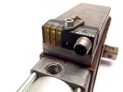 Used Parker/ Destaco/ Balluff P82G63-3100U 82G6N-631E603-0099A Pneumatic Cylinders Michigan US | Maverick Industrial Sales #1410723