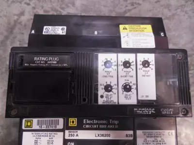 Square D LX36200 Electronic Trip Circuit Breaker 200A 600VAC no Rating Plug Used