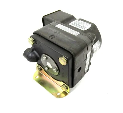 NEW BARKSDALE DPD2T-A3 PRESSURE OR VACUUM SWITCH DPD2TA3