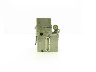 Showa LCB-4111C Lubricator Pump 0.1 L/min  1.2 Mpa 100VAC 2L Tank