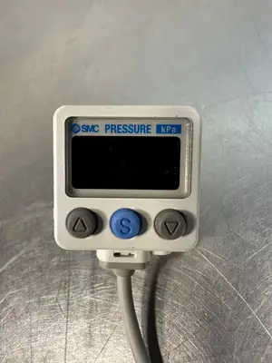 USED SMC ZSE-40A-N01-Y