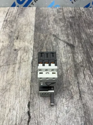 SIEMENS 3RV1011-0KA10 Electrical/PLC/Automation | ESS Industrial Equipment Sales (6)