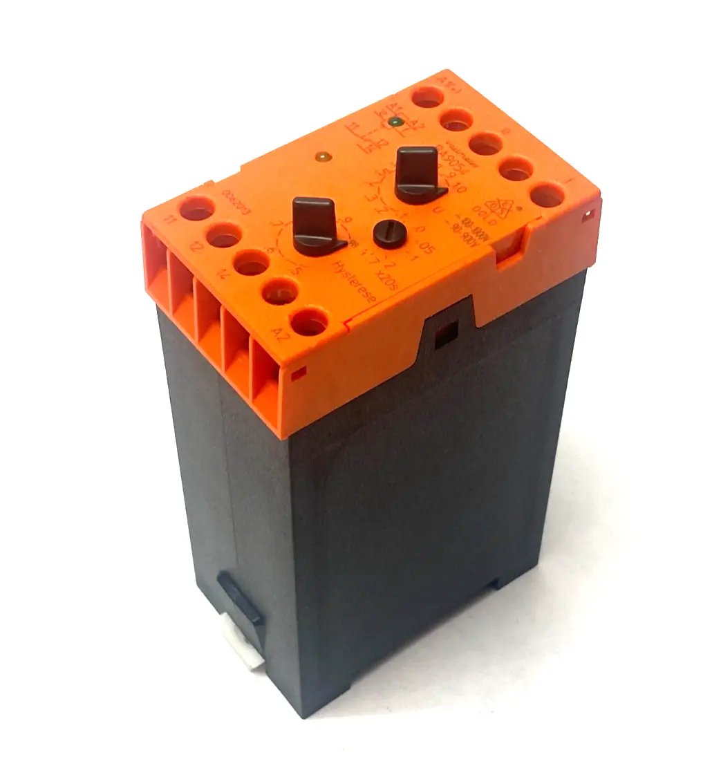 USED E. DOLD & SÖHNE VOLTAGE CHANGE RELAY