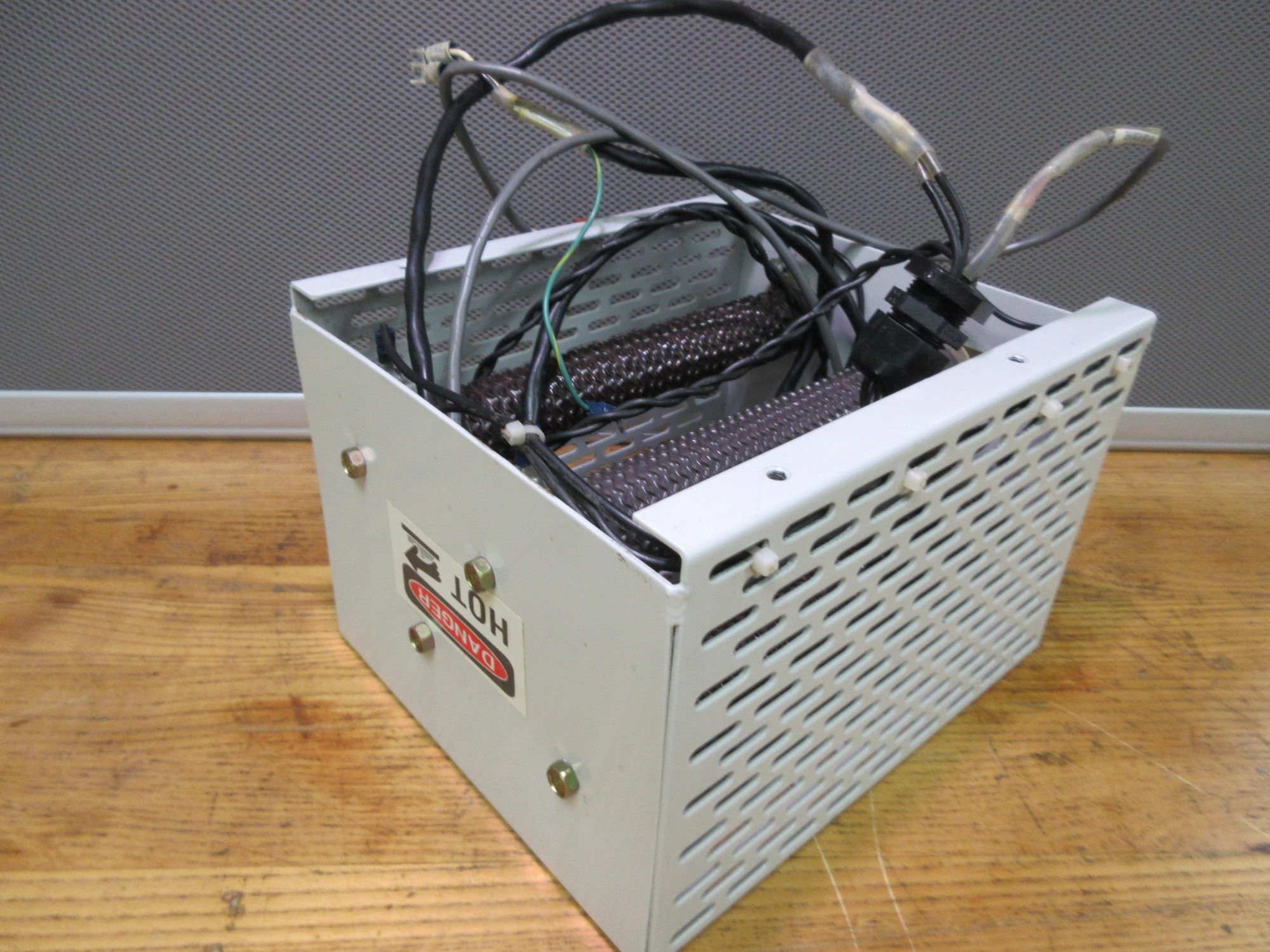 Used 1997 USED HAAS PARTS AND TOOLING 32-1033H REGEN RESISTOR ASSEMBLY 10 HP Resistors Minnesota US | Machinesused.com #1258250
