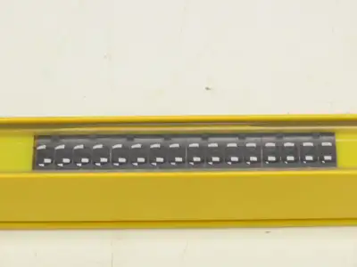 Allen Bradley 445L-R4S4120YD Guardshield Light Curtain Safe4 Receiver Parts Only