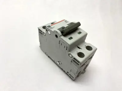New | in-Stock Cutler-Hammer 415V Breaker, Din Rail Mount D25 Circuit Breakers Michigan US | Maverick Industrial Sales #1486186