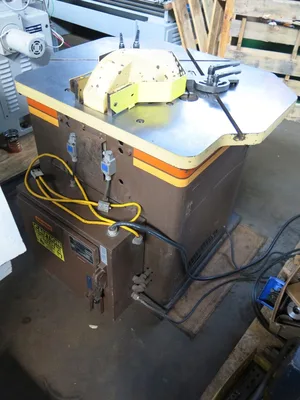 Diacro 9″ x 9″ Hydraulic Notcher 10ga Capacity