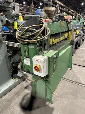 36" WIDE R-PANEL PROFILE HYDRAULIC CROP SHEAR: STOCK #19240