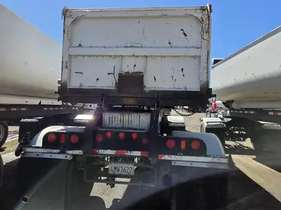 USED 2013 PETERBILT 384