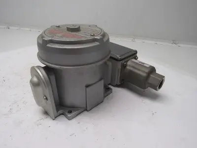 United Electric H122K-S157B Pressure Differential Sensor 10-100 PSID 480V