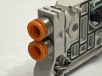 VVQC1000-1A-1 | SMC  Manifold Station Block w/ 1/4" Fitting - Used