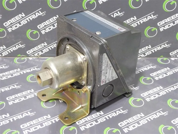 Used UNITED ELECTRIC 134 Pressure Switches | Green Industrial #682369