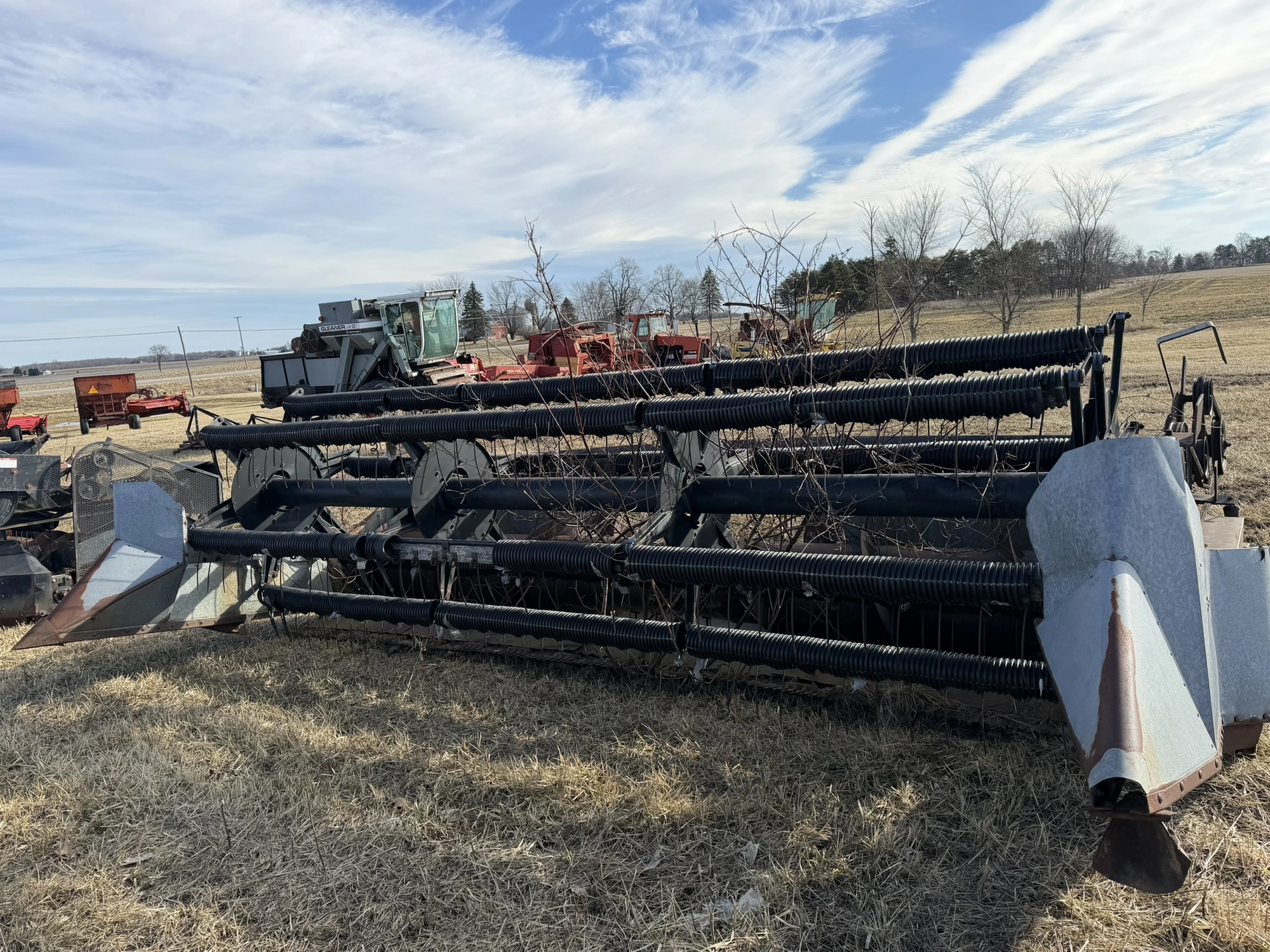 (1) make and model unknown (believed to be Allis-Chalmers), 14' foot grain head, for parts or repair...