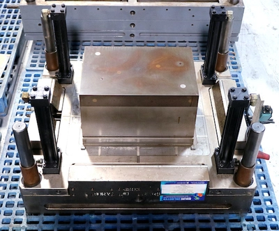 Flip Top Crate with Handle mold