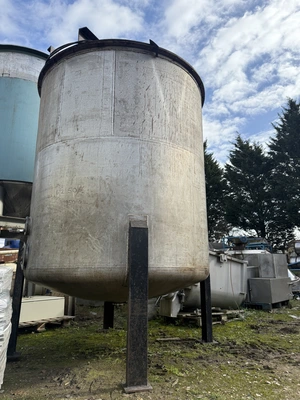 8,500L S/S mix tank with internal coil