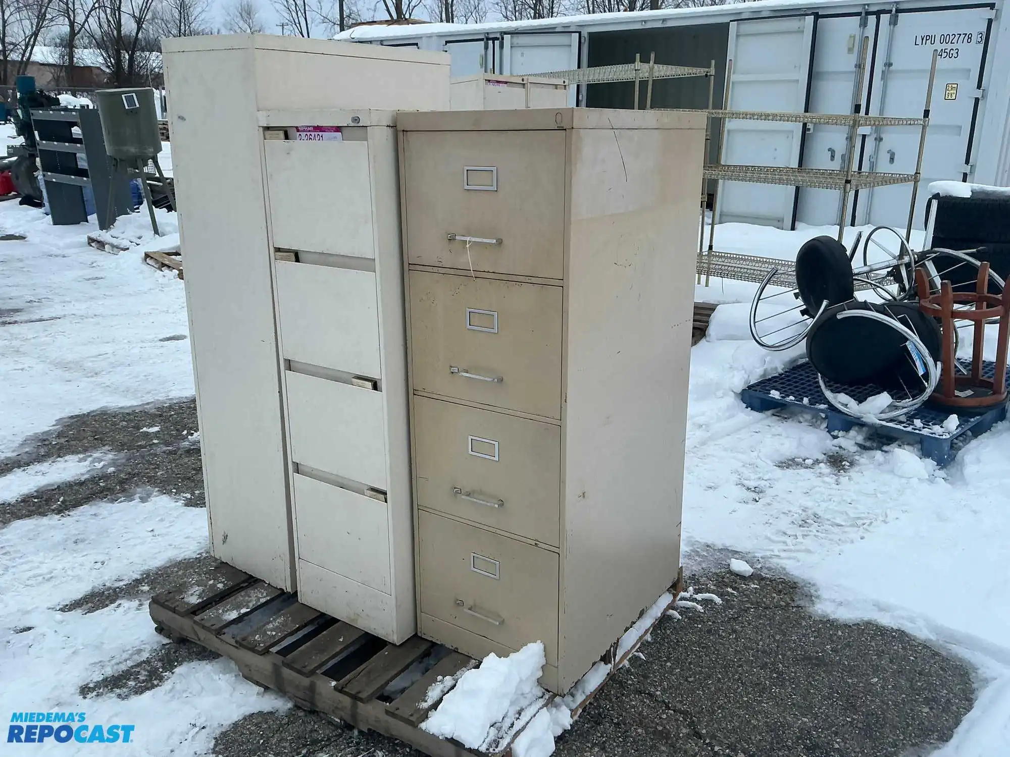Metal filing cabinet with 4 drawers and handles approx. 17”x27”x62”