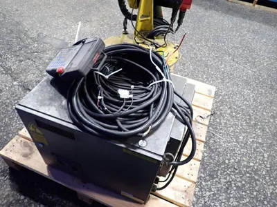 Used 2000 FANUC ARC MATE 100I Robots Ohio US | HGR 24 #1266328