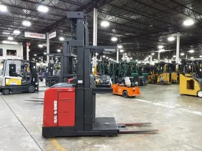 USED 2018 RAYMOND 560-OPC30TT