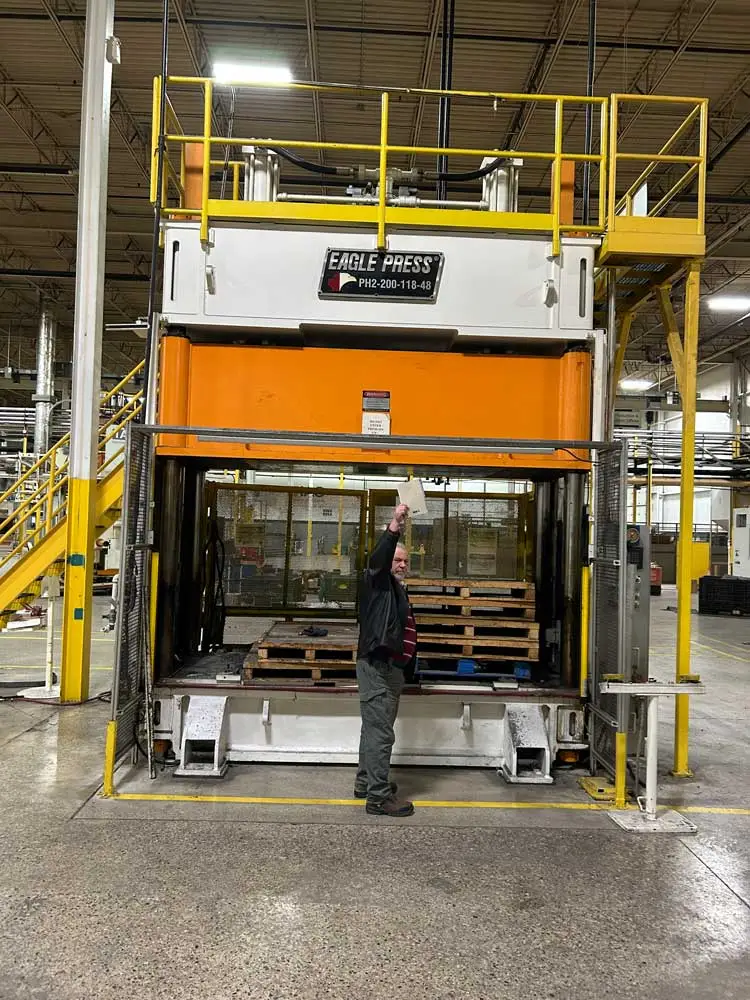 Pre-owned EAGLE, Hydraulic, 4 Post PRESS 200 Ton capacity
