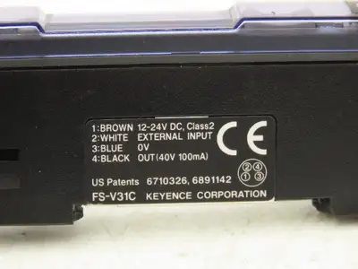 Keyence FS-V31C Fiber Optic Sensor 24V Various Cable Lengths Included Lot of 7