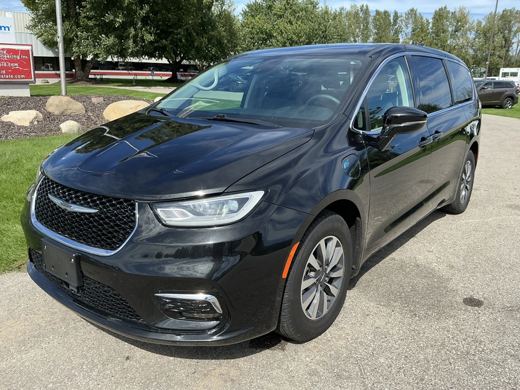 Used 2024 CHRYSLER PACIFICA HYBRID Vans Michigan US | Miedema Asset Management Group #1461350