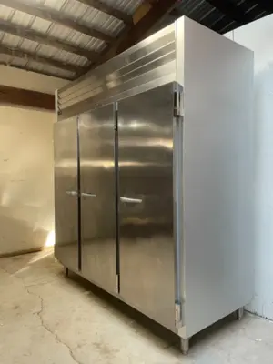 182-0175 Traulsen G30010 3 Door Reach-in Cooler Refrigerator on Casters