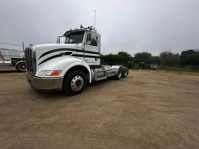 USED 2011 PETERBILT 384