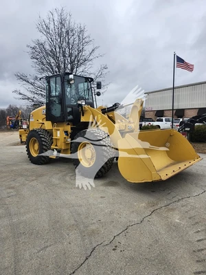 USED 2024 CATERPILLAR 910