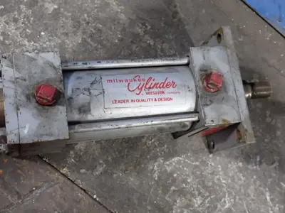 Used MILWAUKEE CYLINDER D5213121S1 Cylinders | HGR 24 #731251