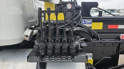 New | in-Stock 2027 MACK MD7 Rolloff Trucks Texas US | Roll Off Truck World #1491899