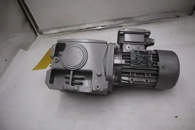 Nord SK 02050-63L/4 CUS 231.41:1 GEAR MOTOR RIGHT-ANGLE - STOCK GF534