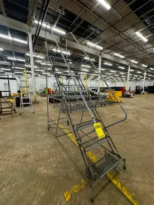 Used _UNKNOWN_ _UNKNOWN_ Ladders North Carolina US | Myron Bowling Auctioneers Inc #1543482