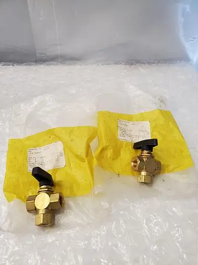 DIVERTING 3-PORT BRASS BALL VALVE 46095K42
