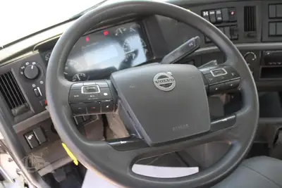 Used 2019 VOLVO VHD64B200 Vacuum Truck Texas US | Roll Off Truck World #1491991