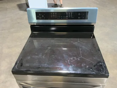 Used FRIGIDAIRE GALLERY GCRI3060BFB Commercial Ranges Michigan US | Miedema Asset Management Group #1321962