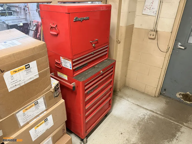 Used SNAP-ON 3 TOOL BOX SET INCLUDES ROLL AROUND, AND 2 ADDITIONAL STACKED TOOL BOXES. Tool Box Michigan US | Miedema Asset Management Group #1353219