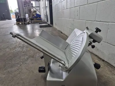 USED GLOBE G12