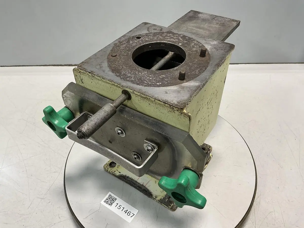 USED METAL FABRICATOR NO MODEL NUMBER / NO TAG