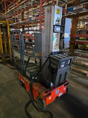 Used _UNKNOWN_ _UNKNOWN_ Vertical Mast Lifts Ohio US | Myron Bowling Auctioneers Inc #1504475