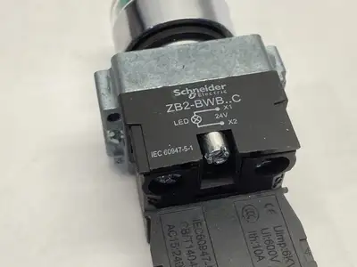 USED SCHNEIDER ELECTRIC METAL SERIES ILLUMINATED PUSHBUTTON GREEN 24V