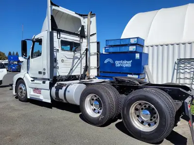 USED 2017 VOLVO VNL64T300