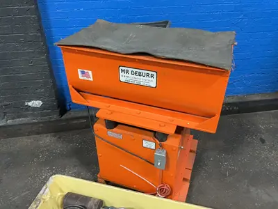Used C & M CLEANING SYSTEMS 300 Vibratory Machines Ohio US | HGR 24 #1280593