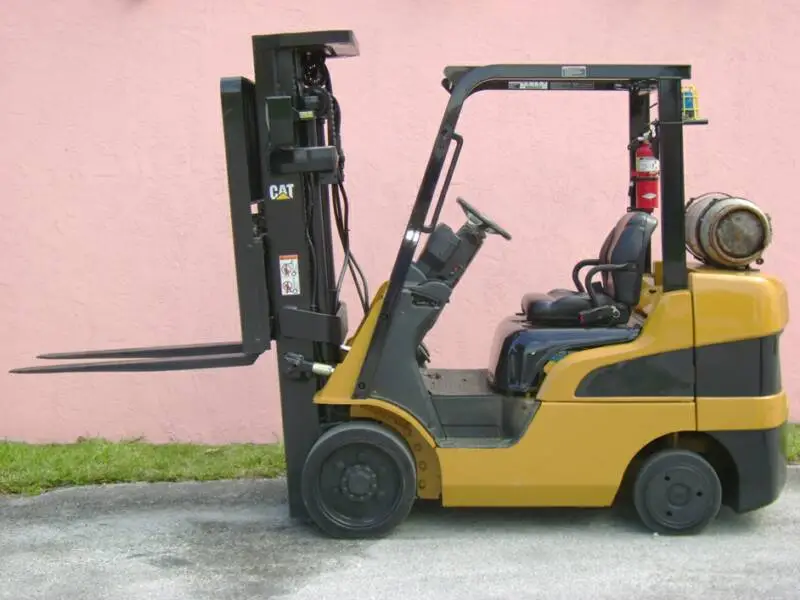 USED CATERPILLAR 6000 LBS