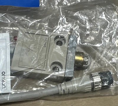 NEW Omron D4C-3002-DK1EJ03