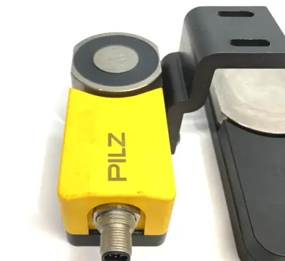 USED PILZ ELECTROMAGNETIC GUARD LOCKING SAFETY SWITCH W/ ACTUATOR PLATE