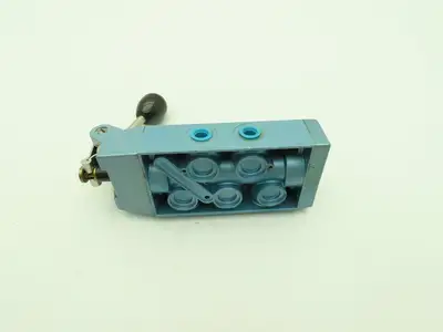 Skinner S3L0ACX2 Manual Directional Control Valve 5-Way 2 Pos 150PSI 1/4" NPT