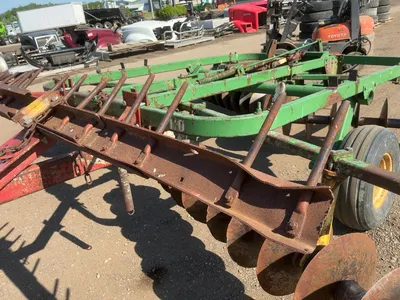 Used John Deere 13’6” Disc, Pull Behind with Pin Hitch, Hydraulic Lift/Lower, 9.5L-15 and 11L-14 Tir...
