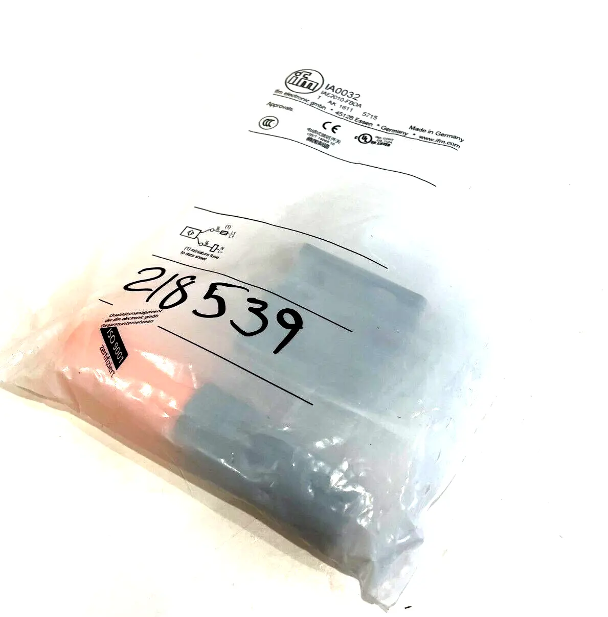 NEW IFM ELECTRONIC IAE2010-FBOA-IA0032 PROXIMITY SENSOR IAE2010FBOA IA0032